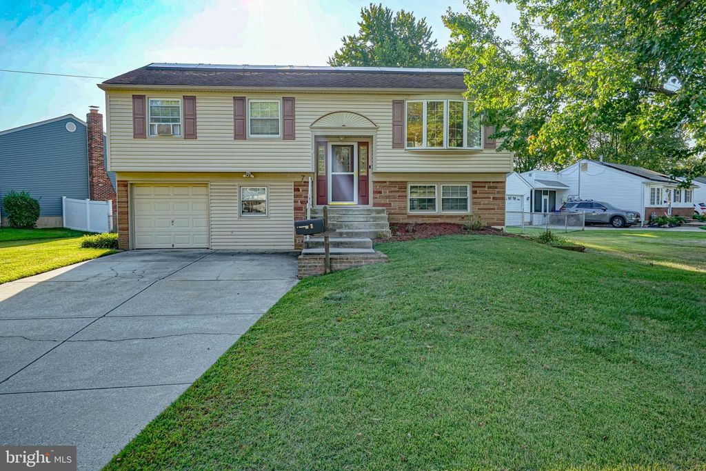 7 CALDWELL AVE, Marlton, NJ 08053