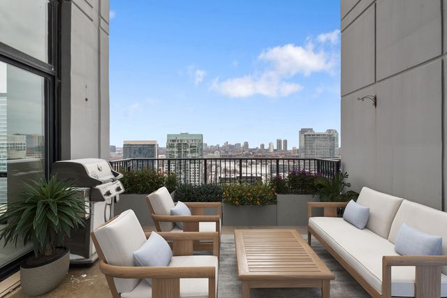 435 W Erie Street 2204, Chicago, IL 60654