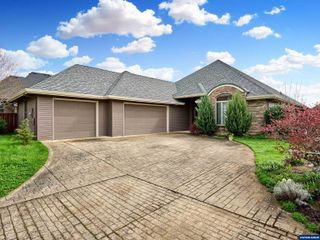2474 Meridian Dr, Woodburn, OR 97071