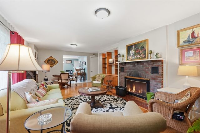 137 South St, Northborough, MA 01532