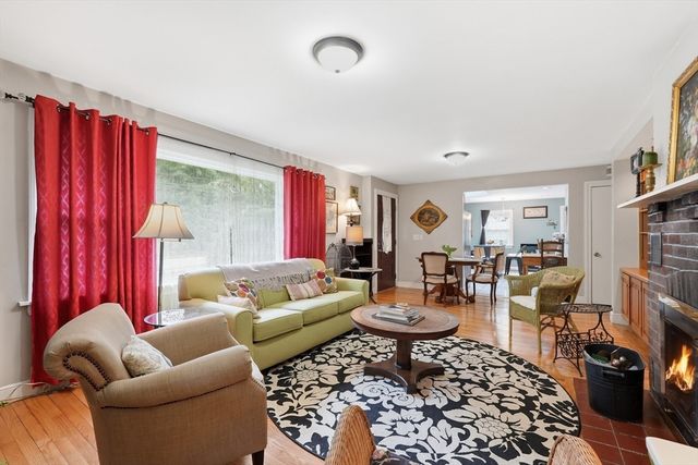 137 South St, Northborough, MA 01532