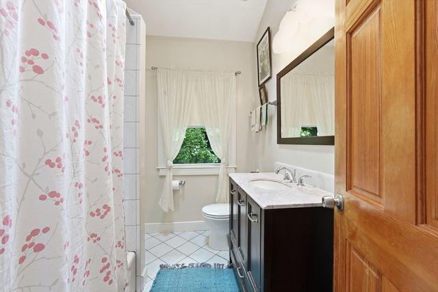 137 South St, Northborough, MA 01532
