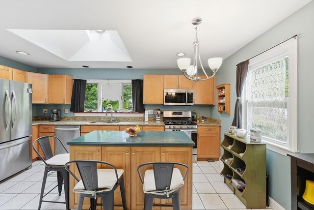 137 South St, Northborough, MA 01532
