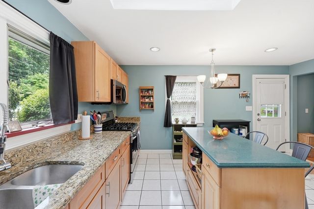 137 South St, Northborough, MA 01532