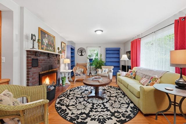 137 South St, Northborough, MA 01532