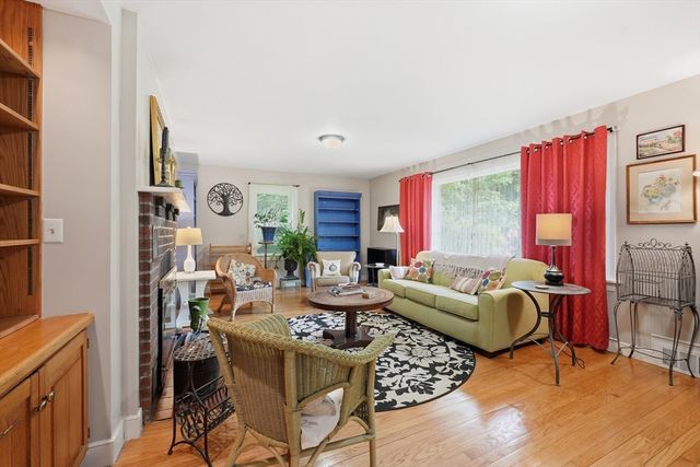 137 South St, Northborough, MA 01532