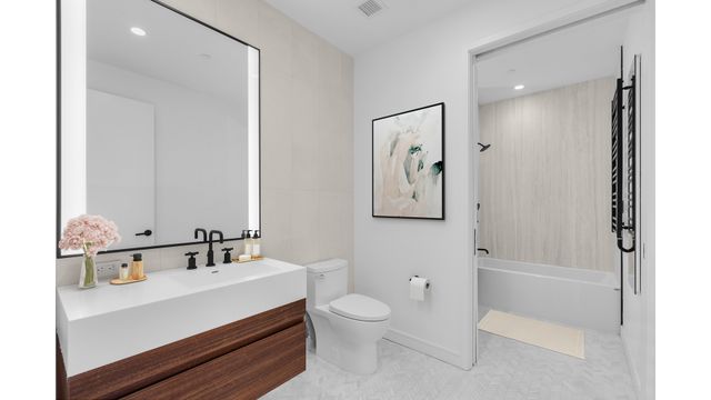 111 Varick St Apt 18A, New York City, NY 10013