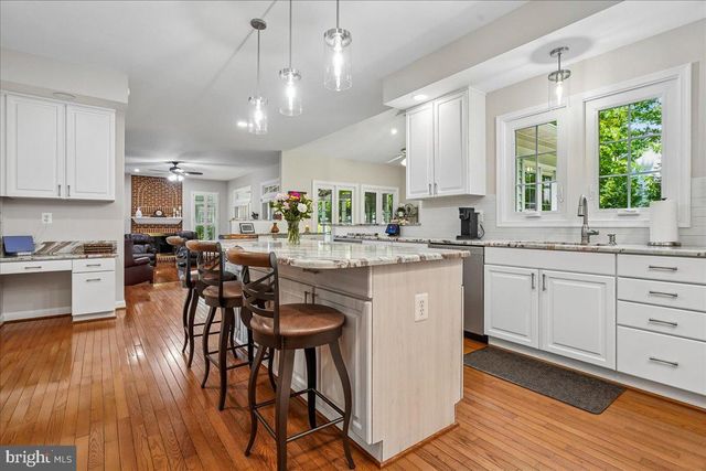 7826 PREAKNESS LN, Fairfax Station, VA 22039