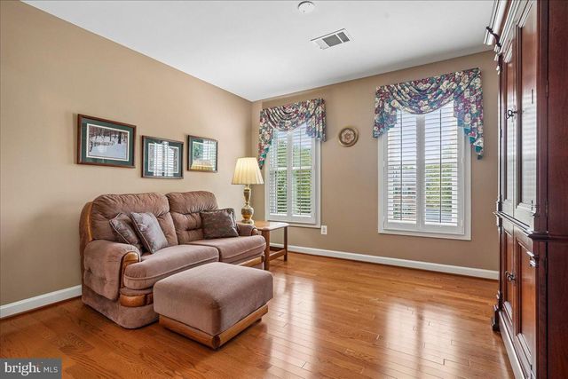 7826 PREAKNESS LN, Fairfax Station, VA 22039
