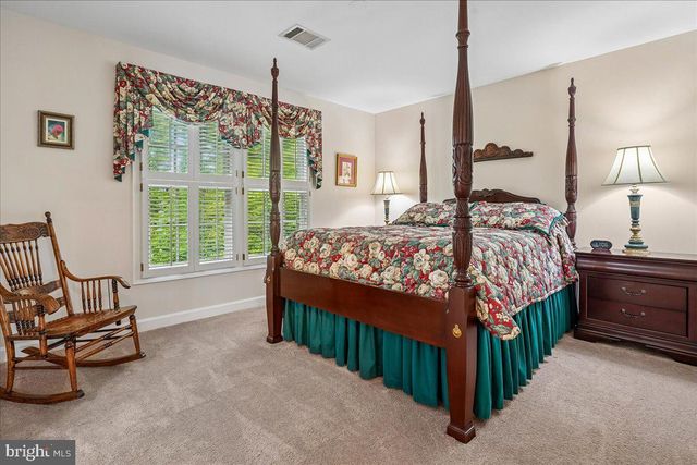 7826 PREAKNESS LN, Fairfax Station, VA 22039