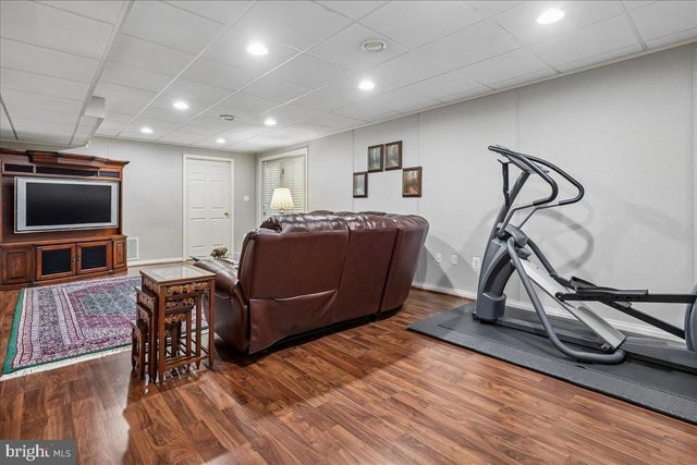 7826 PREAKNESS LN, Fairfax Station, VA 22039