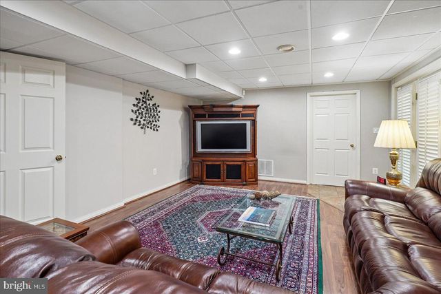 7826 PREAKNESS LN, Fairfax Station, VA 22039
