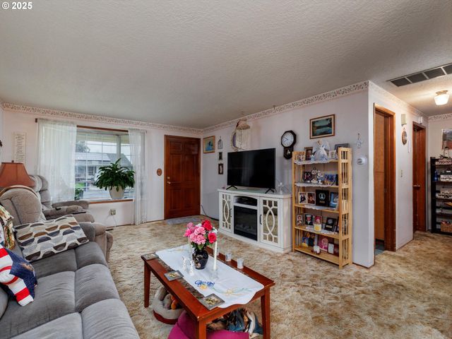 1259 RANDOLPH Rd, Woodburn, OR 97071