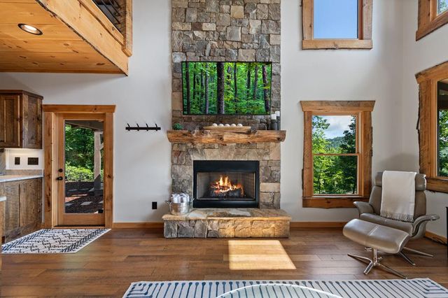 128 Amy Creek Circle, Ellijay, GA 30540