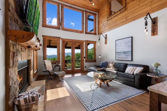 128 Amy Creek Circle, Ellijay, GA 30540