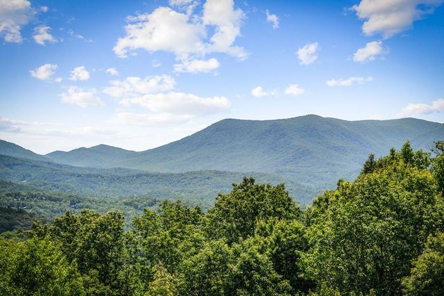 128 Amy Creek Circle, Ellijay, GA 30540