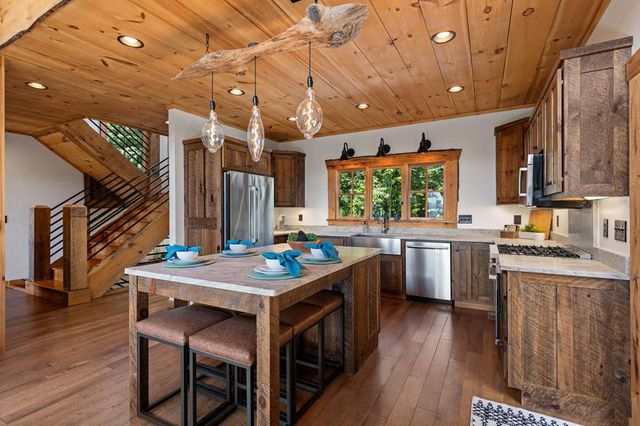 128 Amy Creek Circle, Ellijay, GA 30540