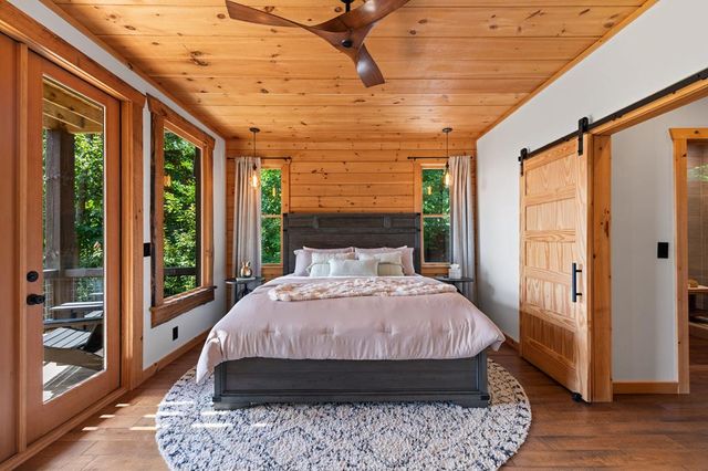 128 Amy Creek Circle, Ellijay, GA 30540