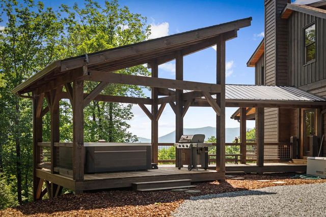 128 Amy Creek Circle, Ellijay, GA 30540
