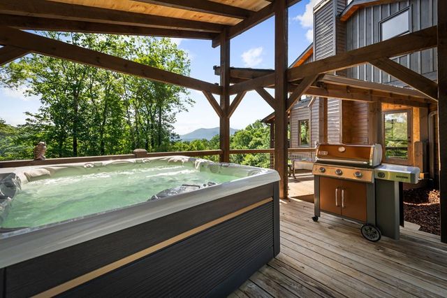 128 Amy Creek Circle, Ellijay, GA 30540