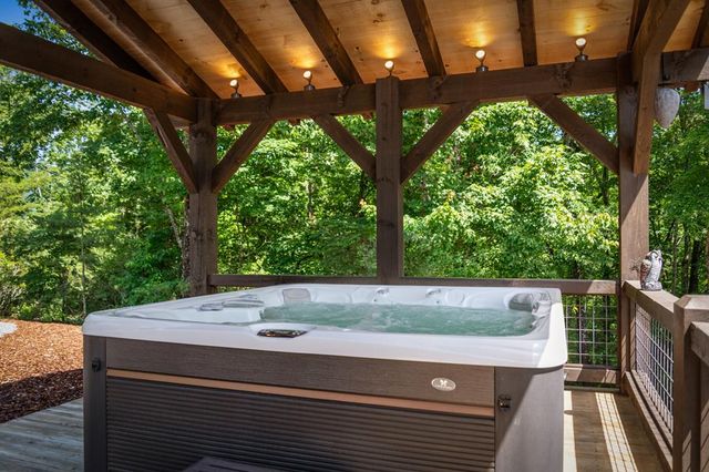 128 Amy Creek Circle, Ellijay, GA 30540