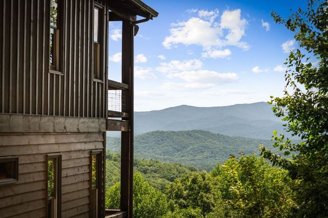128 Amy Creek Circle, Ellijay, GA 30540