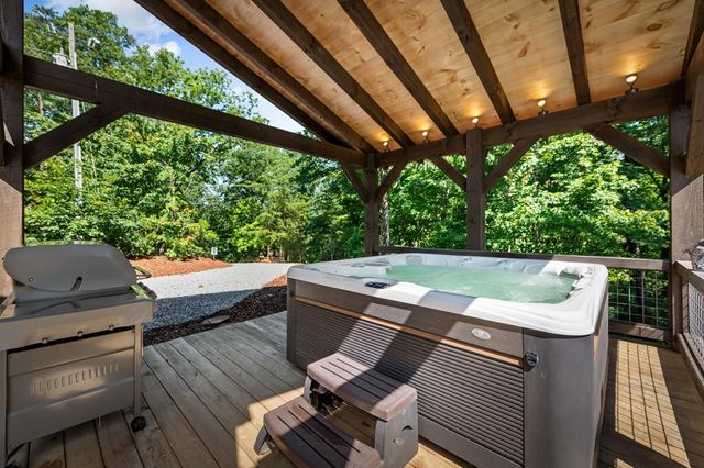 128 Amy Creek Circle, Ellijay, GA 30540