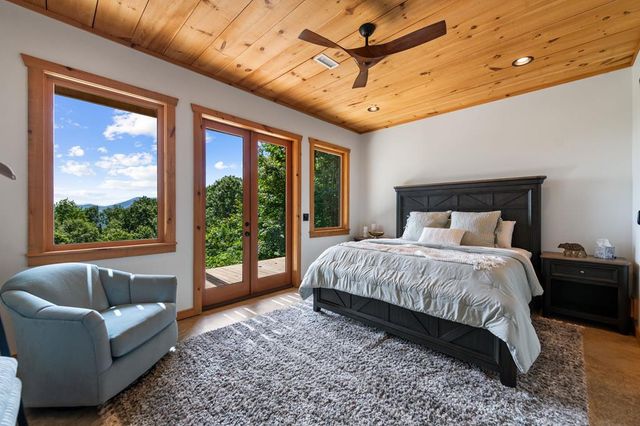 128 Amy Creek Circle, Ellijay, GA 30540