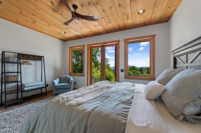 128 Amy Creek Circle, Ellijay, GA 30540