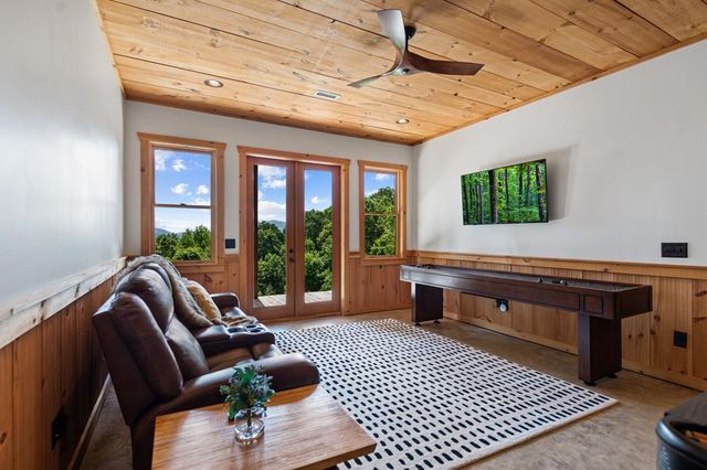 128 Amy Creek Circle, Ellijay, GA 30540