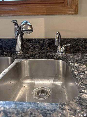 12196 LAGUNA Drive, Marion, IL 62959