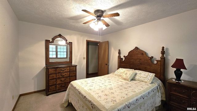 12196 LAGUNA Drive, Marion, IL 62959