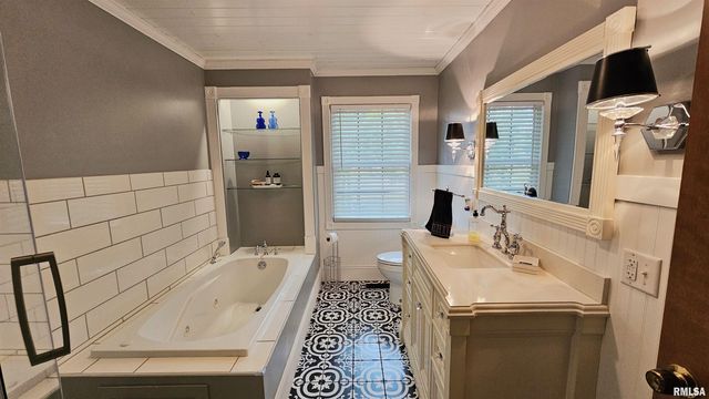 12196 LAGUNA Drive, Marion, IL 62959