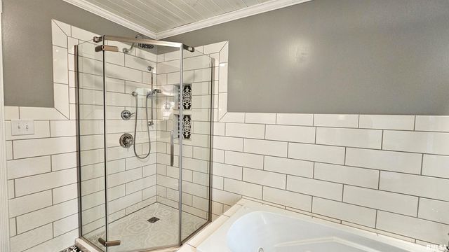 12196 LAGUNA Drive, Marion, IL 62959