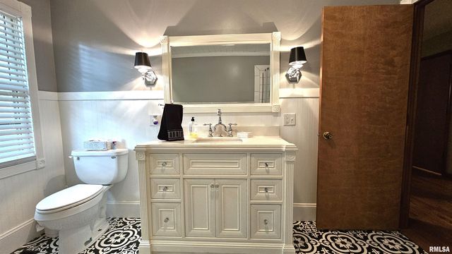 12196 LAGUNA Drive, Marion, IL 62959