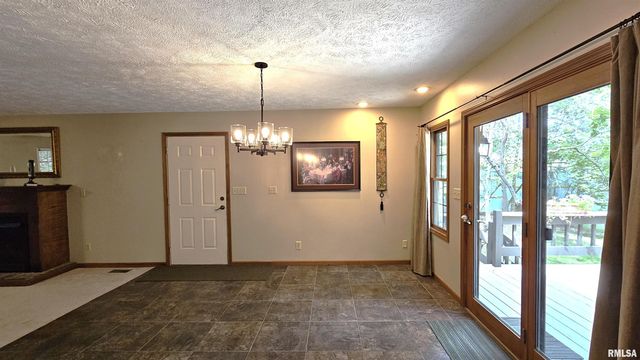 12196 LAGUNA Drive, Marion, IL 62959