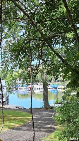 12196 LAGUNA Drive, Marion, IL 62959