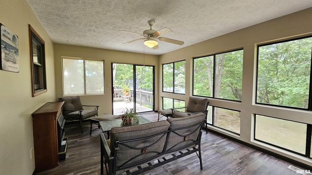 12196 LAGUNA Drive, Marion, IL 62959