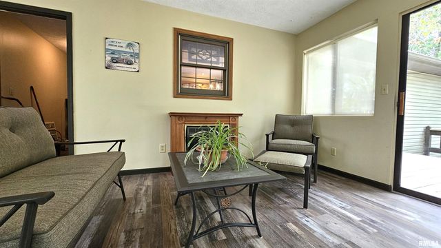 12196 LAGUNA Drive, Marion, IL 62959