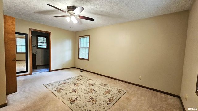 12196 LAGUNA Drive, Marion, IL 62959