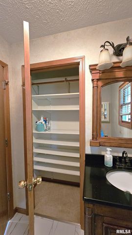 12196 LAGUNA Drive, Marion, IL 62959