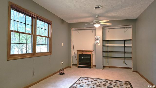 12196 LAGUNA Drive, Marion, IL 62959