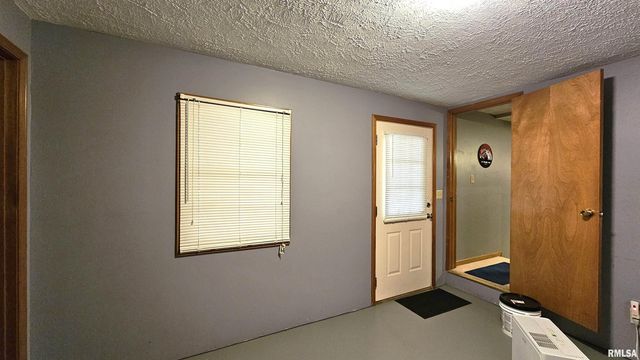 12196 LAGUNA Drive, Marion, IL 62959