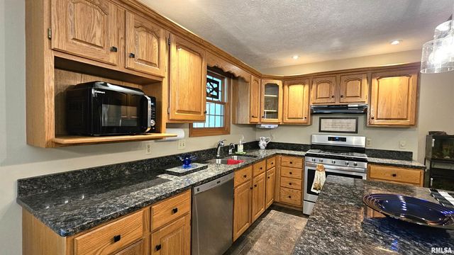 12196 LAGUNA Drive, Marion, IL 62959