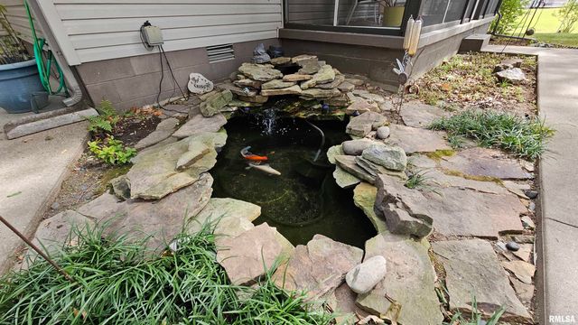 12196 LAGUNA Drive, Marion, IL 62959