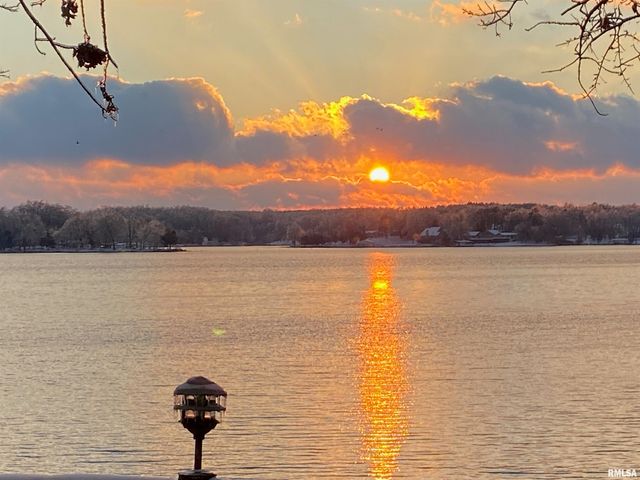 12196 LAGUNA Drive, Marion, IL 62959