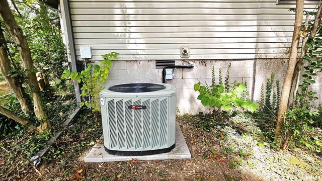 12196 LAGUNA Drive, Marion, IL 62959