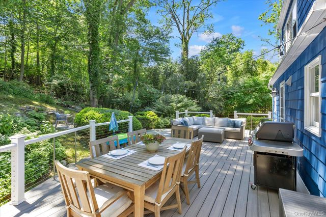 14 Hawks Nest Road, Stony Brook, NY 11790