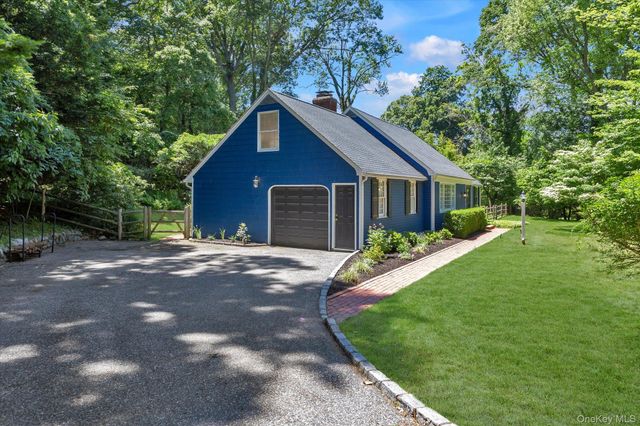 14 Hawks Nest Road, Stony Brook, NY 11790