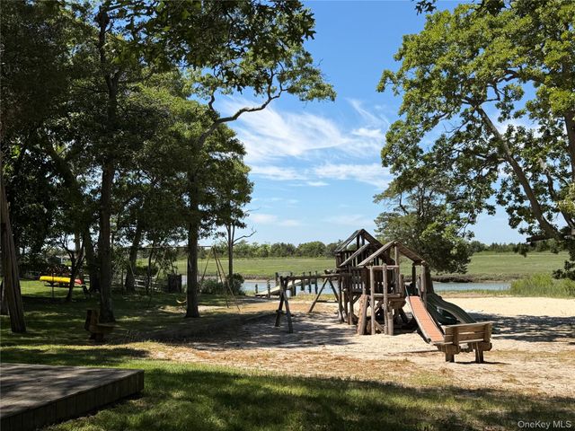 14 Hawks Nest Road, Stony Brook, NY 11790